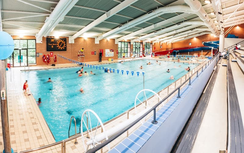 Newbold Comyn Leisure Centre swimming school facility in Leamington Spa, Unknown - Professional swimming lessons and training
