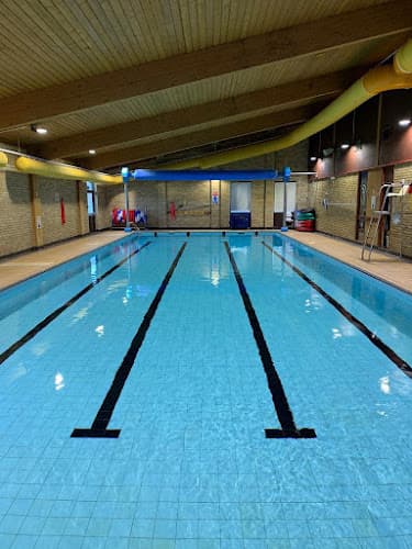 Llandrindod Wells Sports Centre swimming school facility in Llandrindod Wells, Unknown - Professional swimming lessons and training