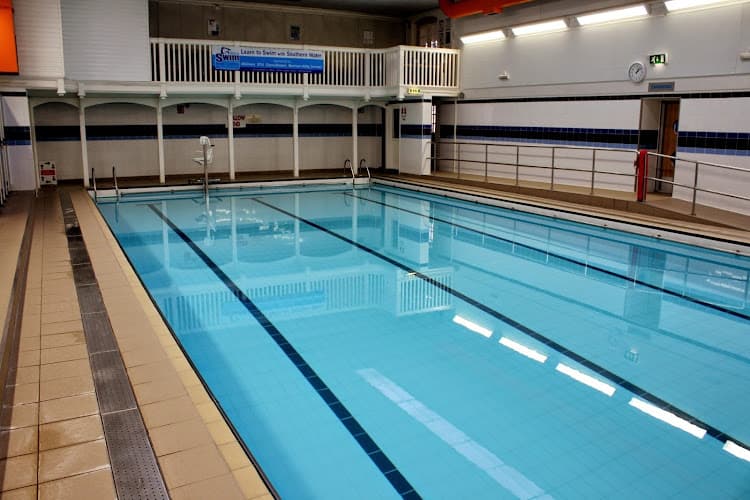 St Luke&#x27;s Swimming Pool - Swimming school in Brighton