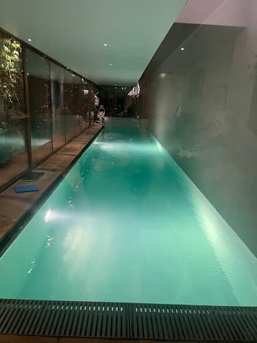 Swim-Life swimming school facility in Brentford, Unknown - Professional swimming lessons and training