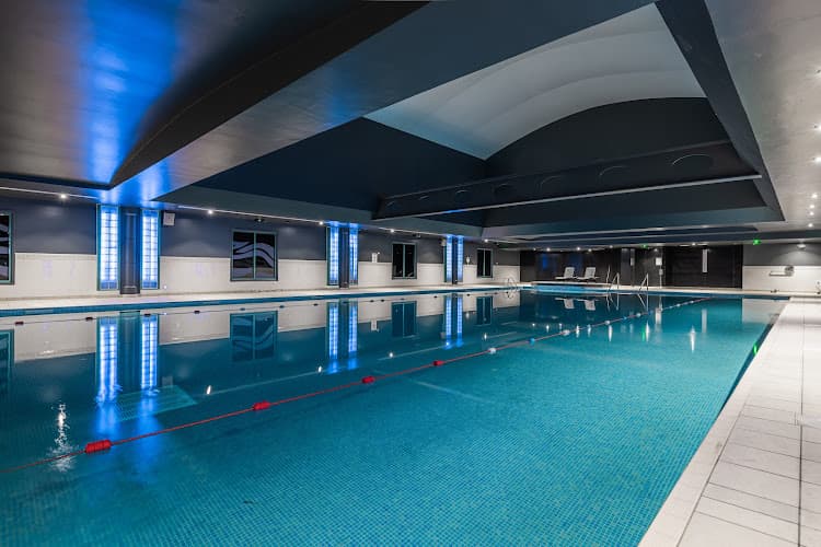 Everlast Gyms - Oldham swimming school facility in Oldham, Unknown - Professional swimming lessons and training