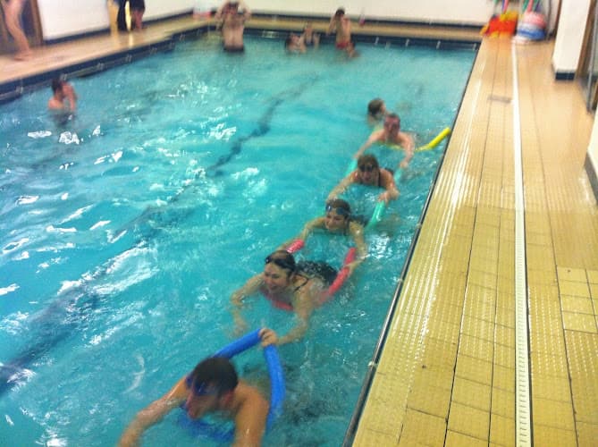 Oakleigh Park School of Swimming swimming school facility in London, Unknown - Professional swimming lessons and training